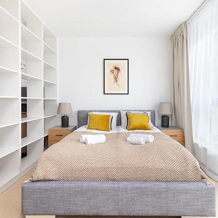 ורשה Sierpinskiego 1A - Studio With Balcony & Desk - Remote Work By Noclegi Renters מראה חיצוני תמונה