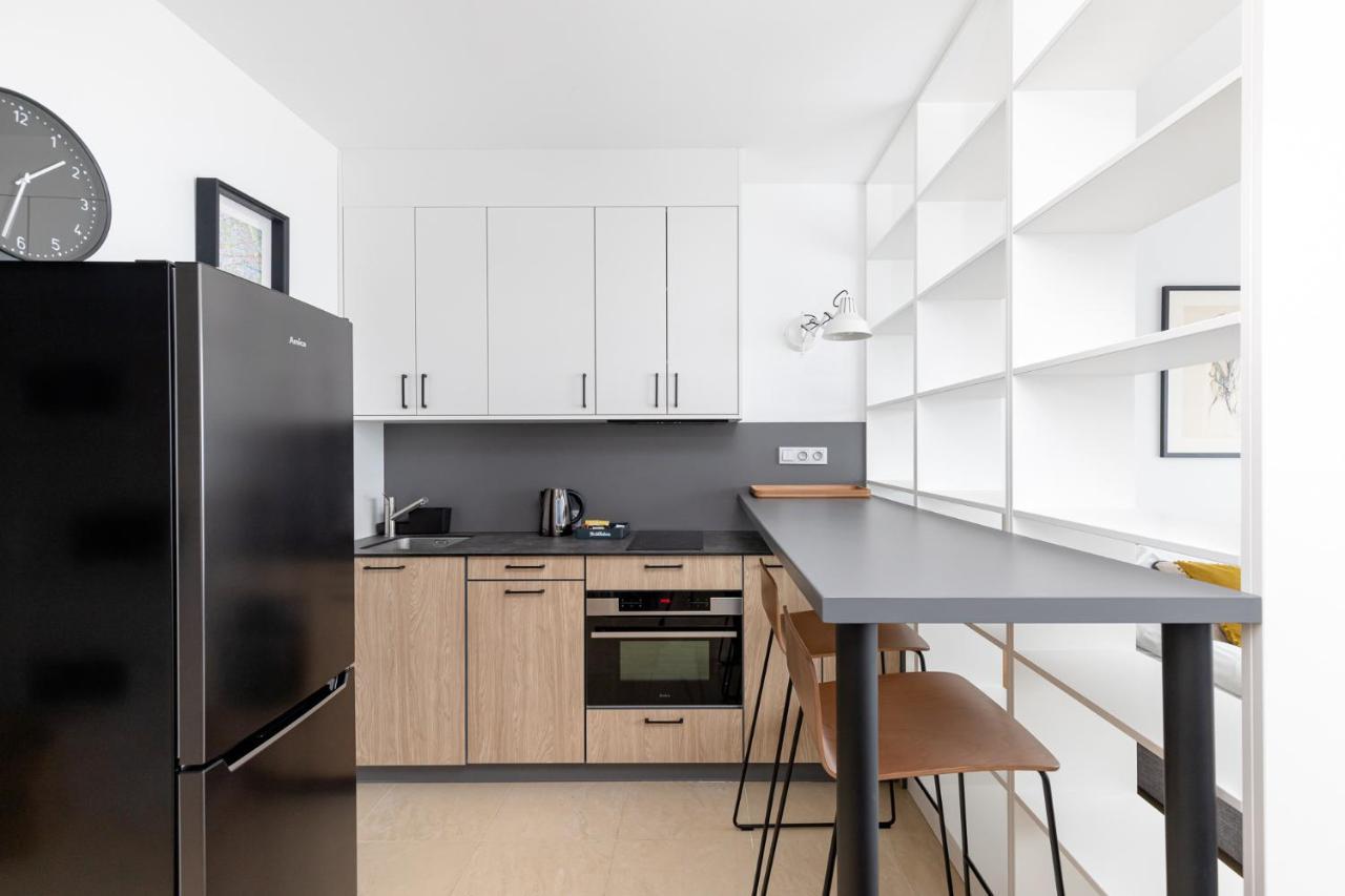 ורשה Sierpinskiego 1A - Studio With Balcony & Desk - Remote Work By Noclegi Renters מראה חיצוני תמונה