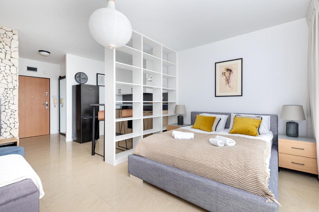 ורשה Sierpinskiego 1A - Studio With Balcony & Desk - Remote Work By Noclegi Renters מראה חיצוני תמונה