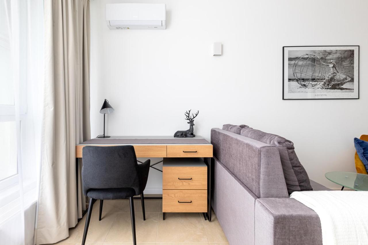 ורשה Sierpinskiego 1A - Studio With Balcony & Desk - Remote Work By Noclegi Renters מראה חיצוני תמונה