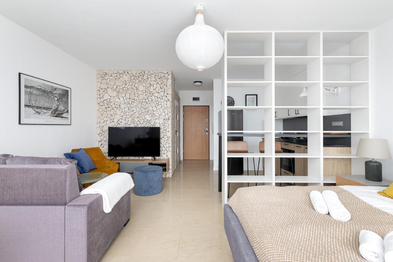 ורשה Sierpinskiego 1A - Studio With Balcony & Desk - Remote Work By Noclegi Renters מראה חיצוני תמונה