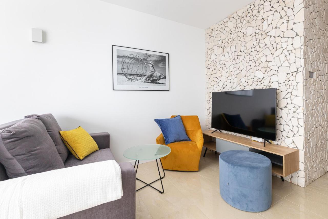 ורשה Sierpinskiego 1A - Studio With Balcony & Desk - Remote Work By Noclegi Renters מראה חיצוני תמונה