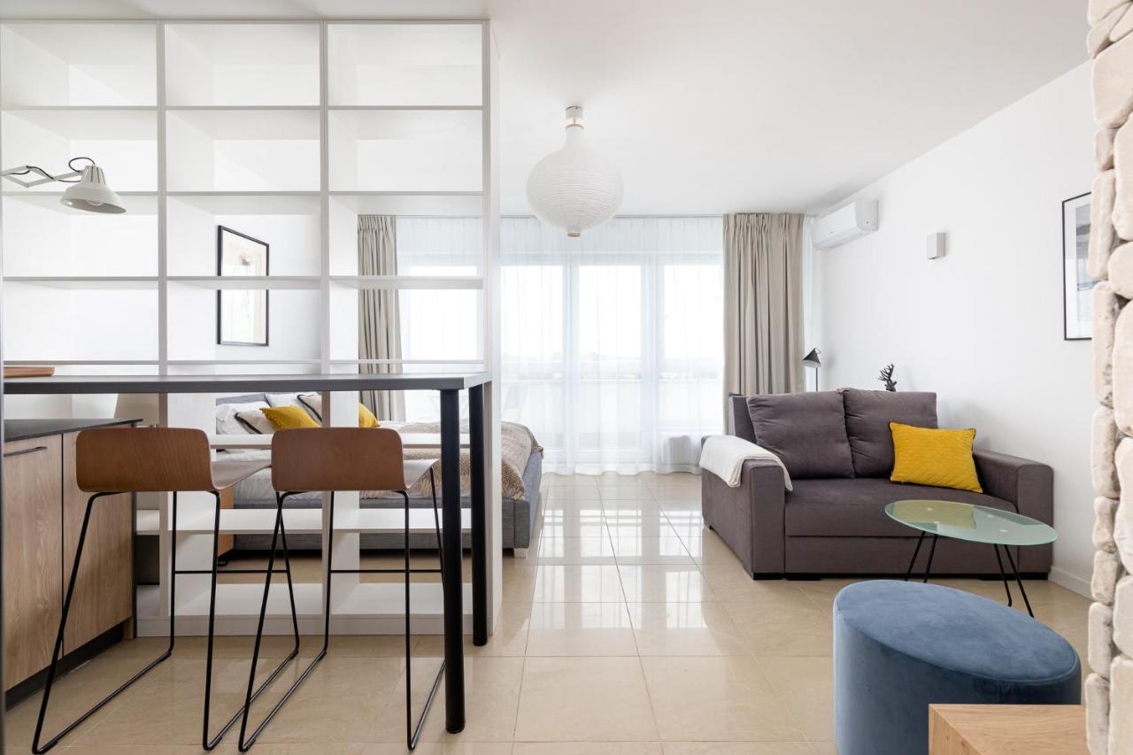 ורשה Sierpinskiego 1A - Studio With Balcony & Desk - Remote Work By Noclegi Renters מראה חיצוני תמונה